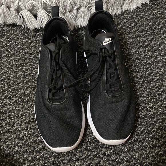 Nike Air Mac Womens Tennis Shoes - Picture 2 of 4